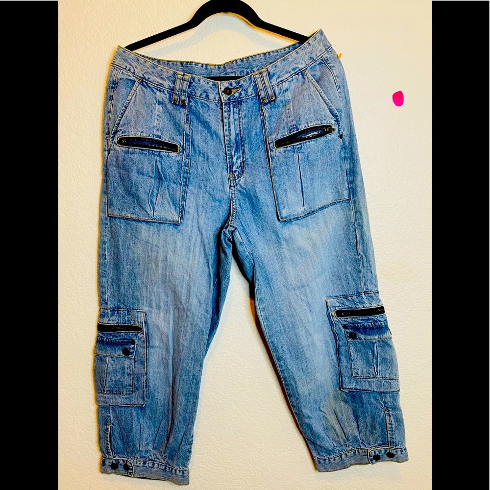 Vintage women’s Jeanology cargo pants. Size 14